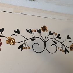 37 INCH FLORAL METAL DECOR