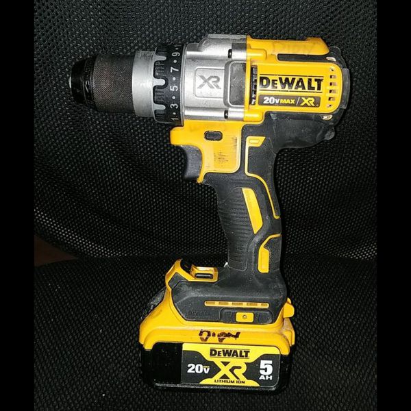 DeWalt 20 volt XR 3 speed hammer drill with 5-hour battery for Sale in