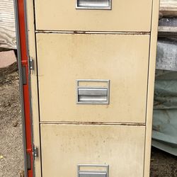 4 DRAWER FIREPROOF FILE CABINET SCHWAB 54 X 31 X 17 47Th Ave. And Dobbins In Laveen