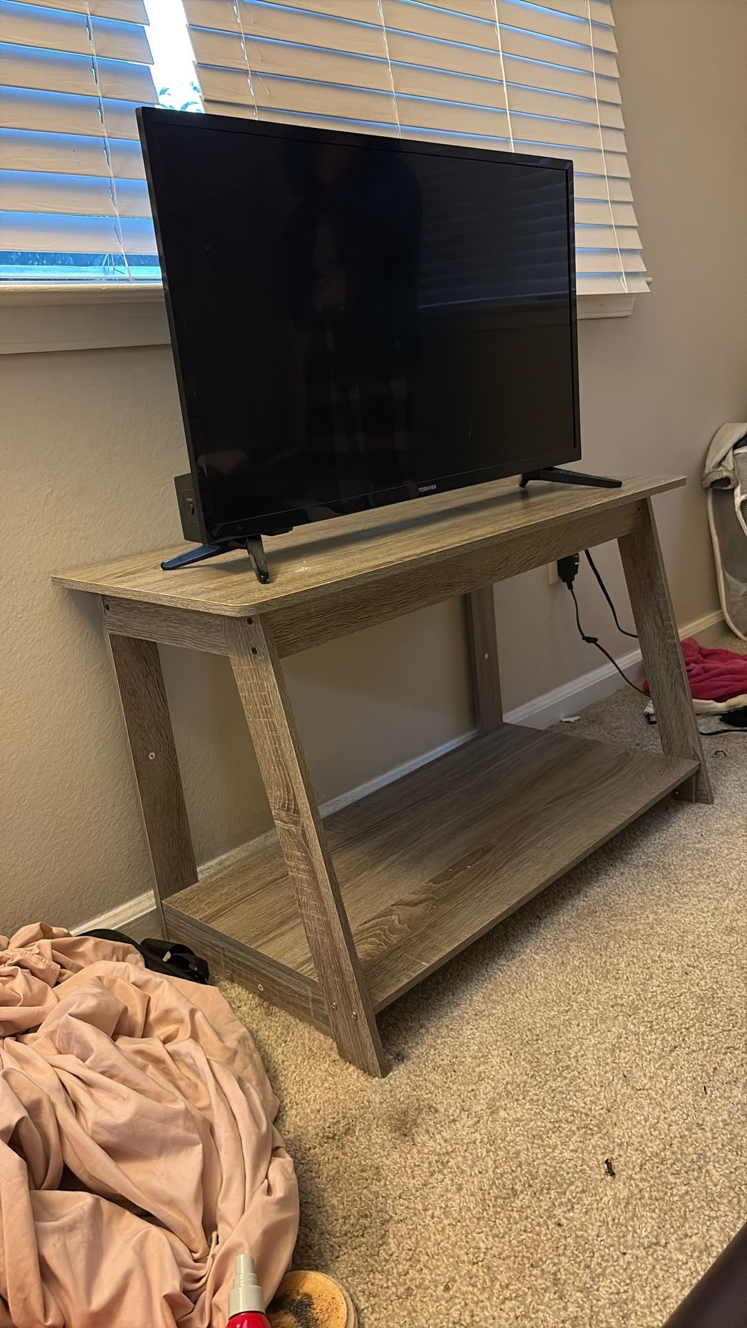 32” FireTV & TV Stand/Coffee Table