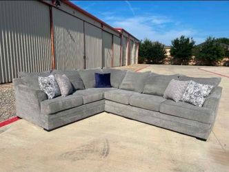 Gray Broyhill 2pc Sectional - FREE DELIVERY