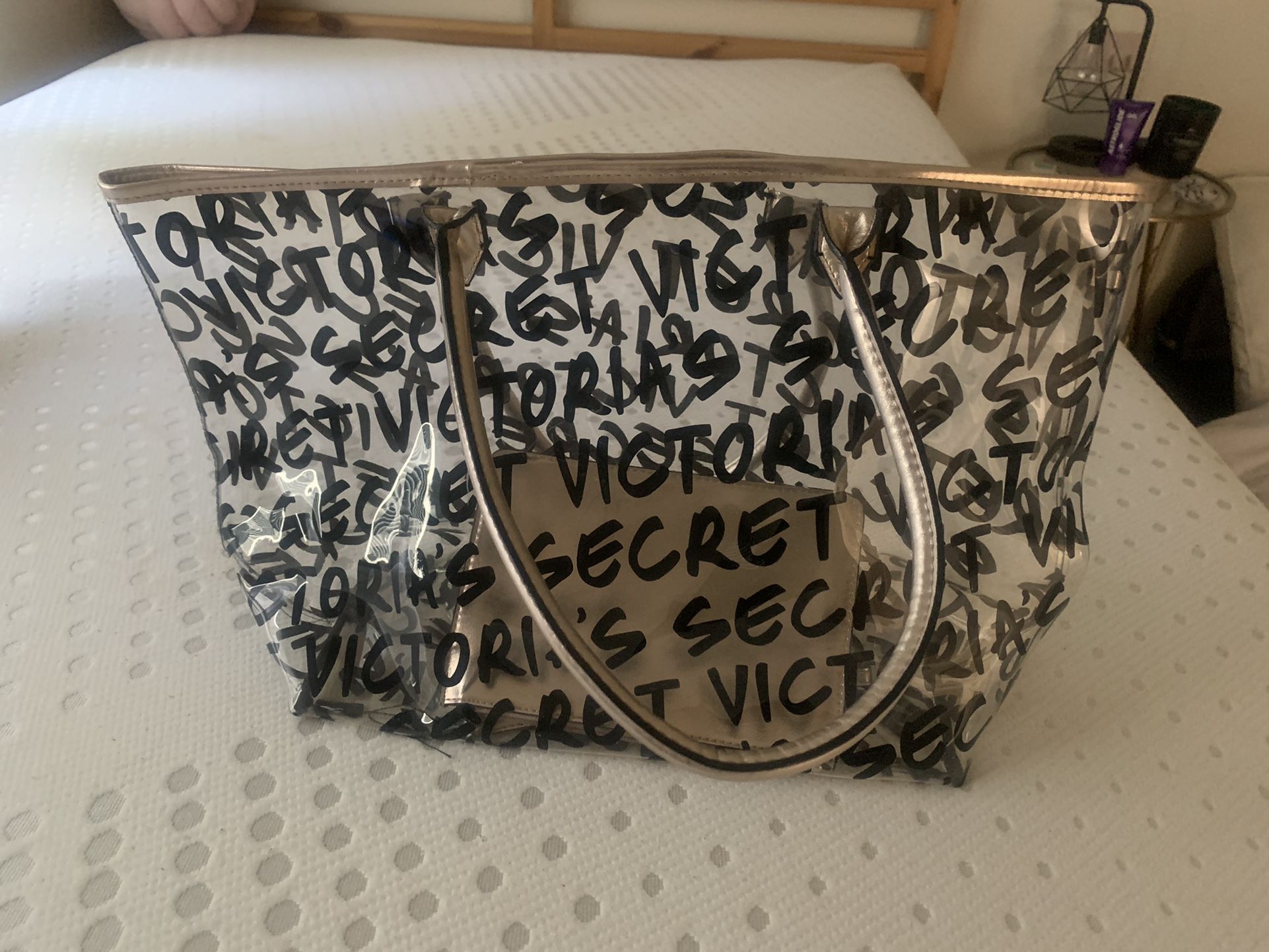 VICTORIA SECRET TOTE BAG for Sale in Decatur, GA - OfferUp