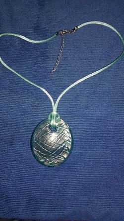 Glass pendant necklace