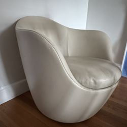 Design Within Reach Lína Swivel Chair 