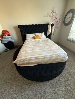 Round bed frame