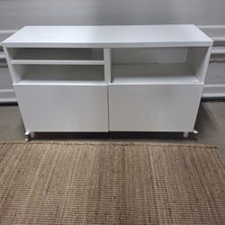 Great Condition TV Media Center 