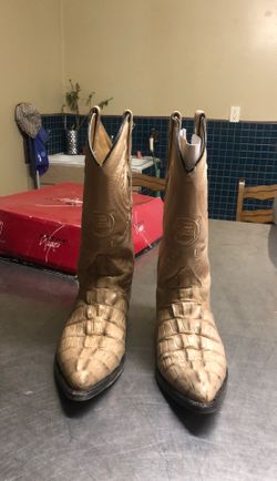 Boots size 7