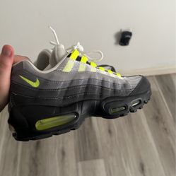 Nike Air Max Men’s Size 7