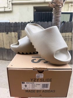Yeezy Slide Pure