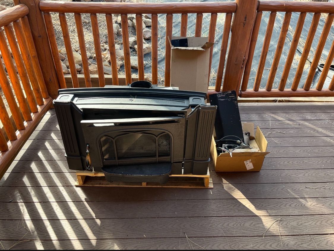 Regency Hampton hi200 Wood Stove Insert (rear vented) for Sale in Big