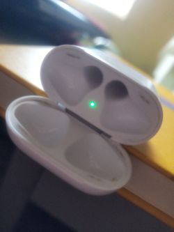 Apple AirPods Charging Case
