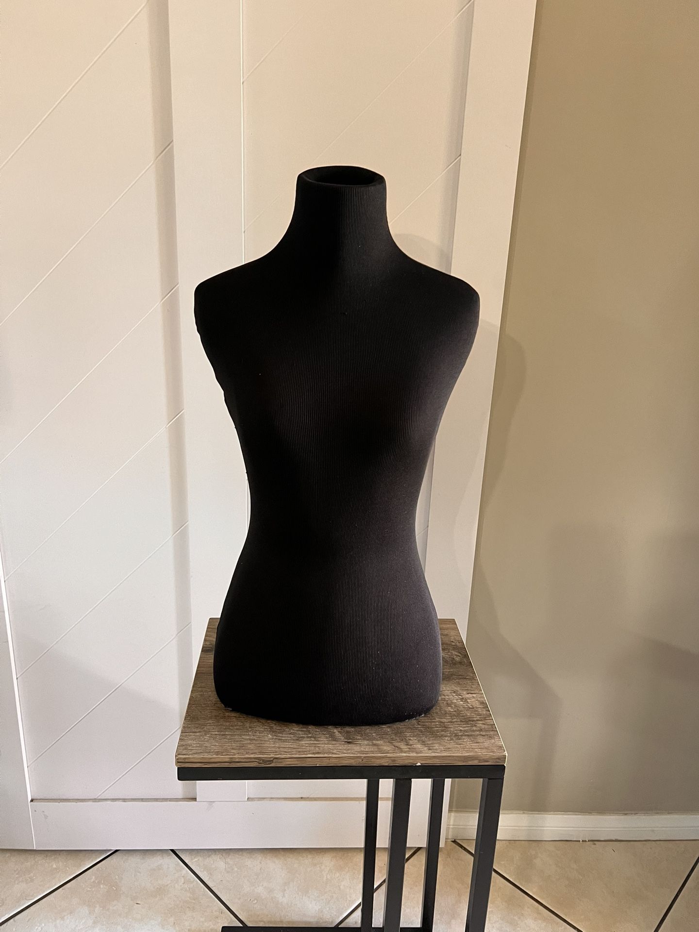 MANNEQUIN TORSO- WOMAN