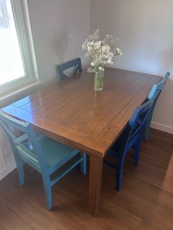 Dining room table (with 4 chairs)