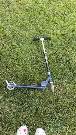 29” X 21” Authentic Razor Scooter