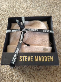 Steve Madden Beanie And scarf set 