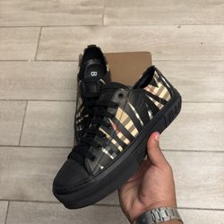 Burberry Tenis Shoes 