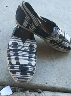 New toms women's shoe sz 9