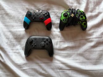 Nintendo Switch Controllers Lot of 3