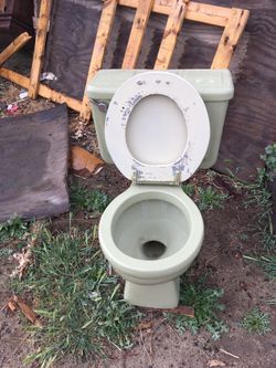 Toilet tank lids