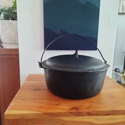 Vintage Cast Iron Dutch Oven