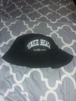 Bucket hat