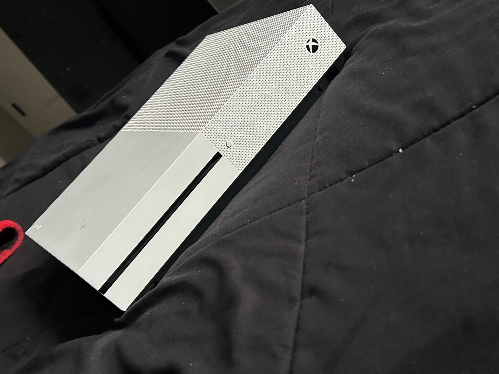 XBOX ONE S 1TB STORAGE 