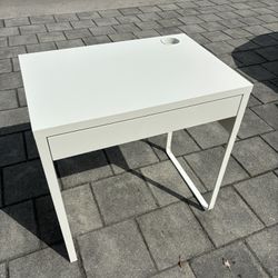 Desk “Micke” White from Ikea 