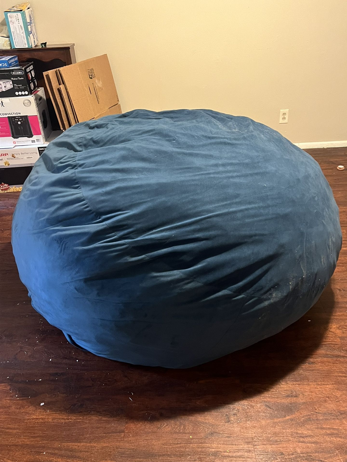 Ultimateq Sack 6000 six-foot bean bag chair