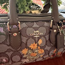 ‏Gorgeous Coach bag featuring  💎