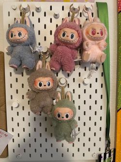 Labubu pop mart