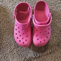Size 7 Looks Like Crocs