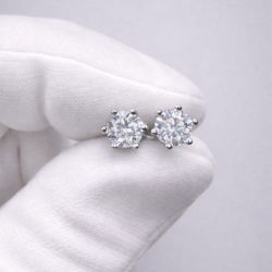 Moissanite Earrings – 0.5 Carat VVS1 (5.0mm)