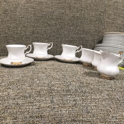 9 PCs  Of Royal  Albert Val D’ Tea Cups : Saucers 