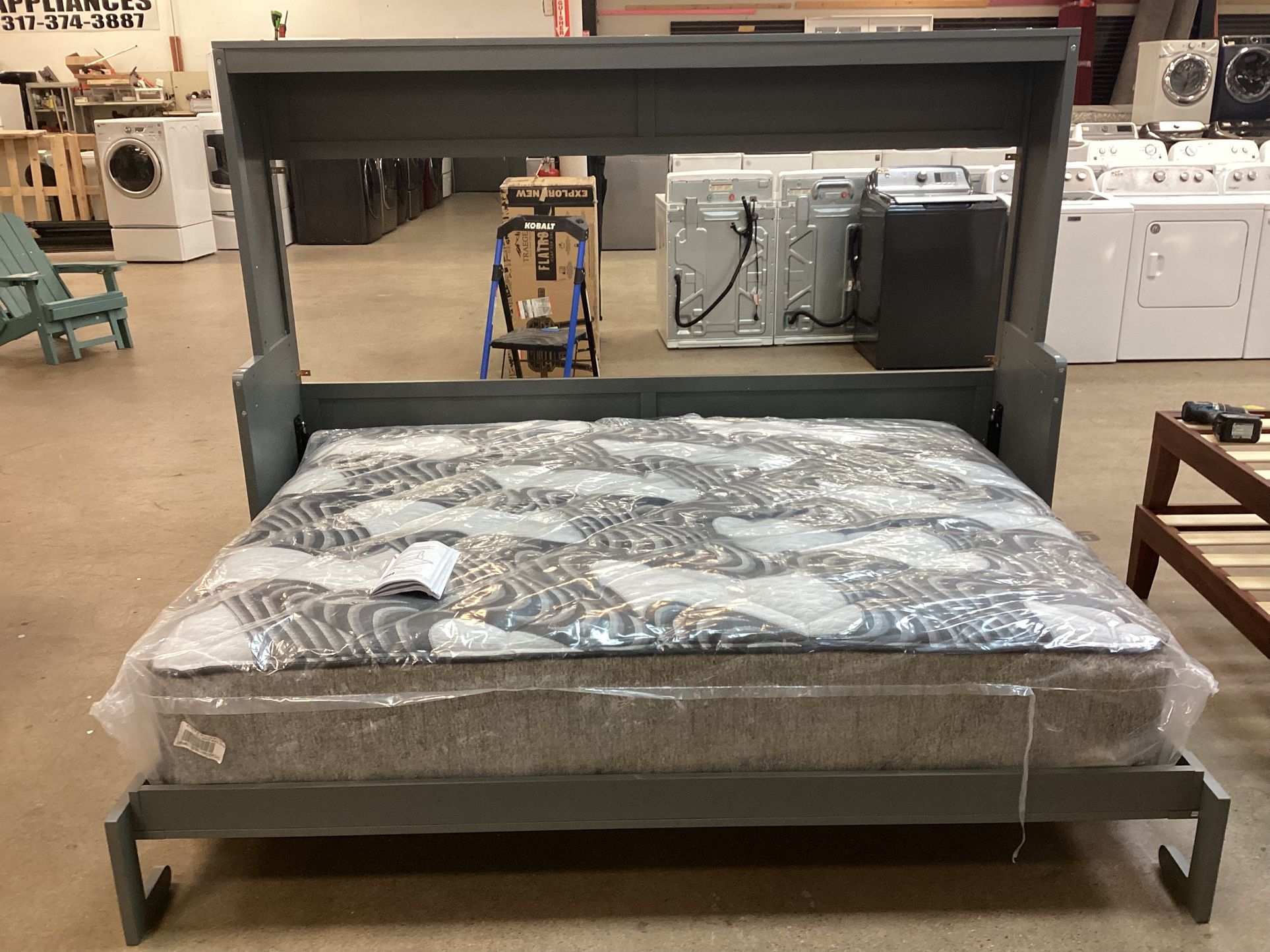 Murphy Bed With Hydraulic Lift & Desk Design