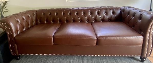 Elegant Chesterfield Sofa – 3 Seater