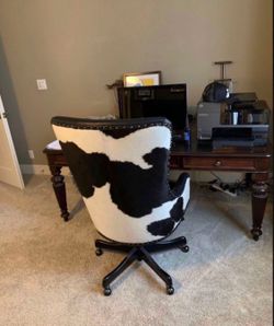 Office Table And Leather Chair