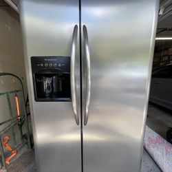 Frigidaire Side By Side Stainless Fridge