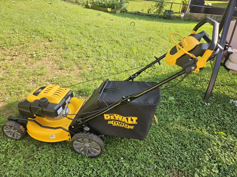 Commercial Engine DEWALT Mower 196cc