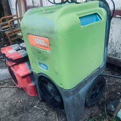 Used Dri EAZ LGR 7000XLI COMMERCIAL AIR DEHUMIDIFIER GREEN Dehumidifier And 3 Air Movers  Fans