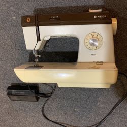 Singer Sewing Machine 1411