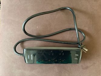 Philips 7-Outlet Surge Protector Power Strip with 2 USB Ports
