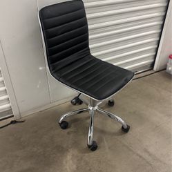 Black Adjustable Rolling Chair 