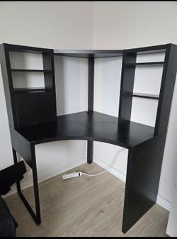Black Desk