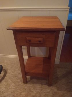 Night stand End table used in Warrenville