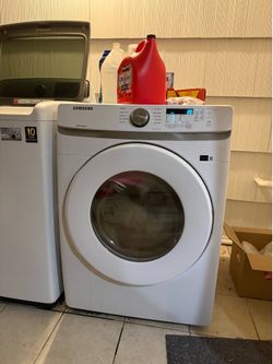Samsung 7.5-cu ft Stackable Vented Electric Dryer (White)