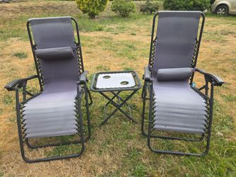 Outdoor lawn chairs