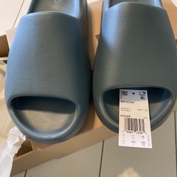 Yeezy Sides.  New Size 11