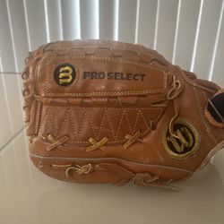 Wilson A2002 Pro Select Dual Hinge Pocket Left Hand Throw Baseball Glove PS3. Used in good condition with normally signs of usage. There seems to be a