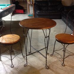 Vintage bistro / ice cream table and chairs