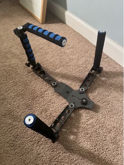 Video camera shoulder rig / hand brace